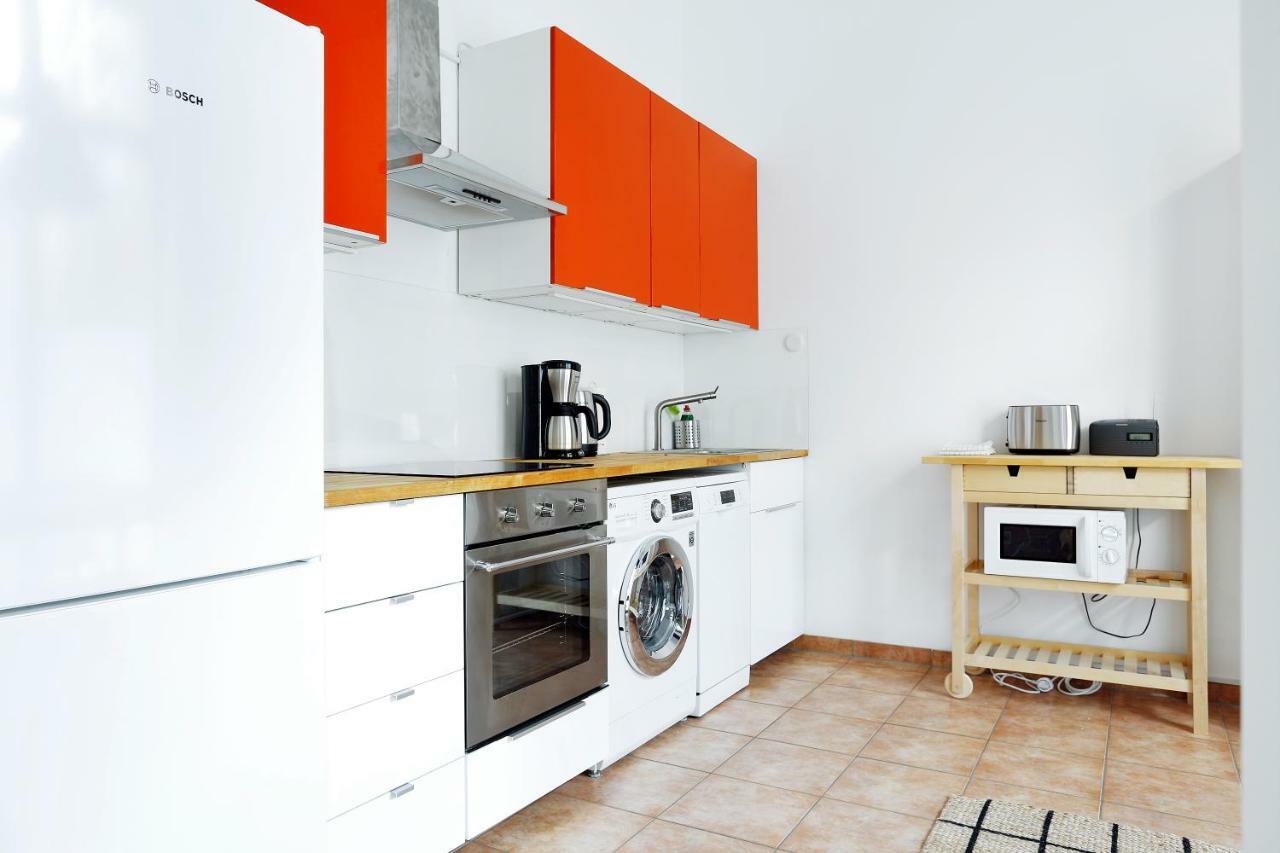 Swine By Rockchair Apartments L Superhost Status L Cozy Family & Business Flair In City Center "Mitte" Modern Studio Boxspringbed Welcomes You! 베를린 외부 사진